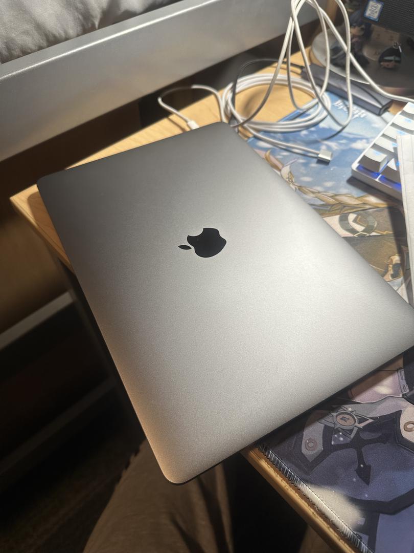 MacBook Pro 2018 (With Touch Bar) - 13 inch - Guide, Specs