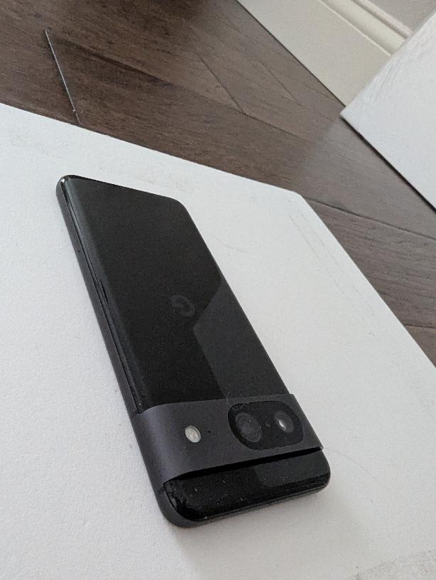Google Pixel 8, color Obsidian