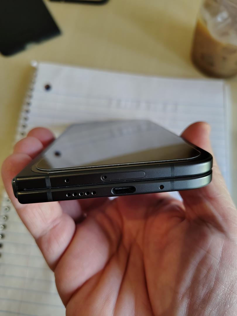 Google Pixel 9 Pro Fold, color Obsidian