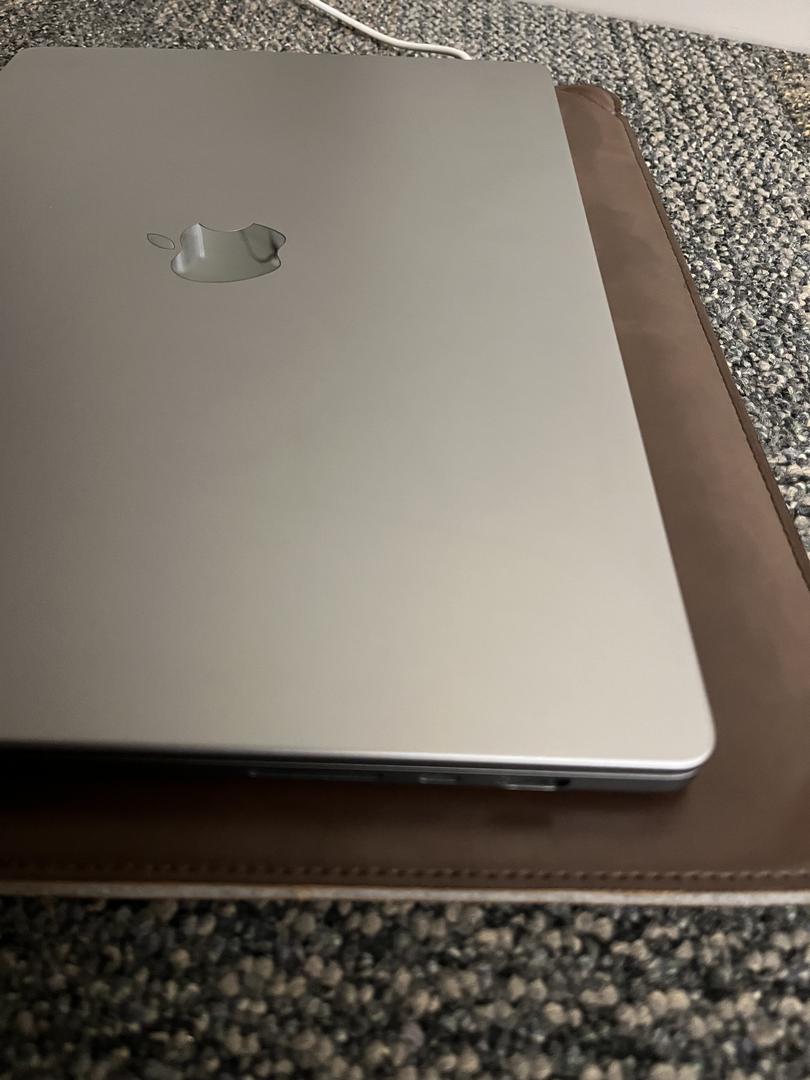 MacBook Pro 2021 - 16", color Gray