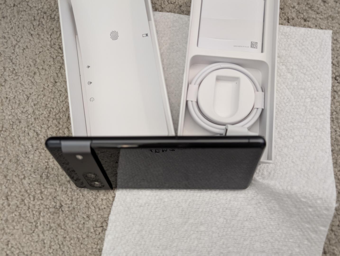 Google Pixel 7, color Obsidian