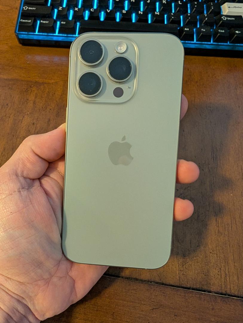 Apple iPhone 16 Pro, color Desert