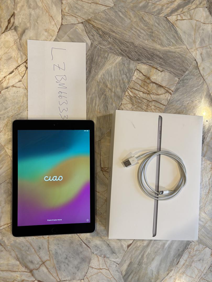 Apple iPad 6th Gen, color Silver