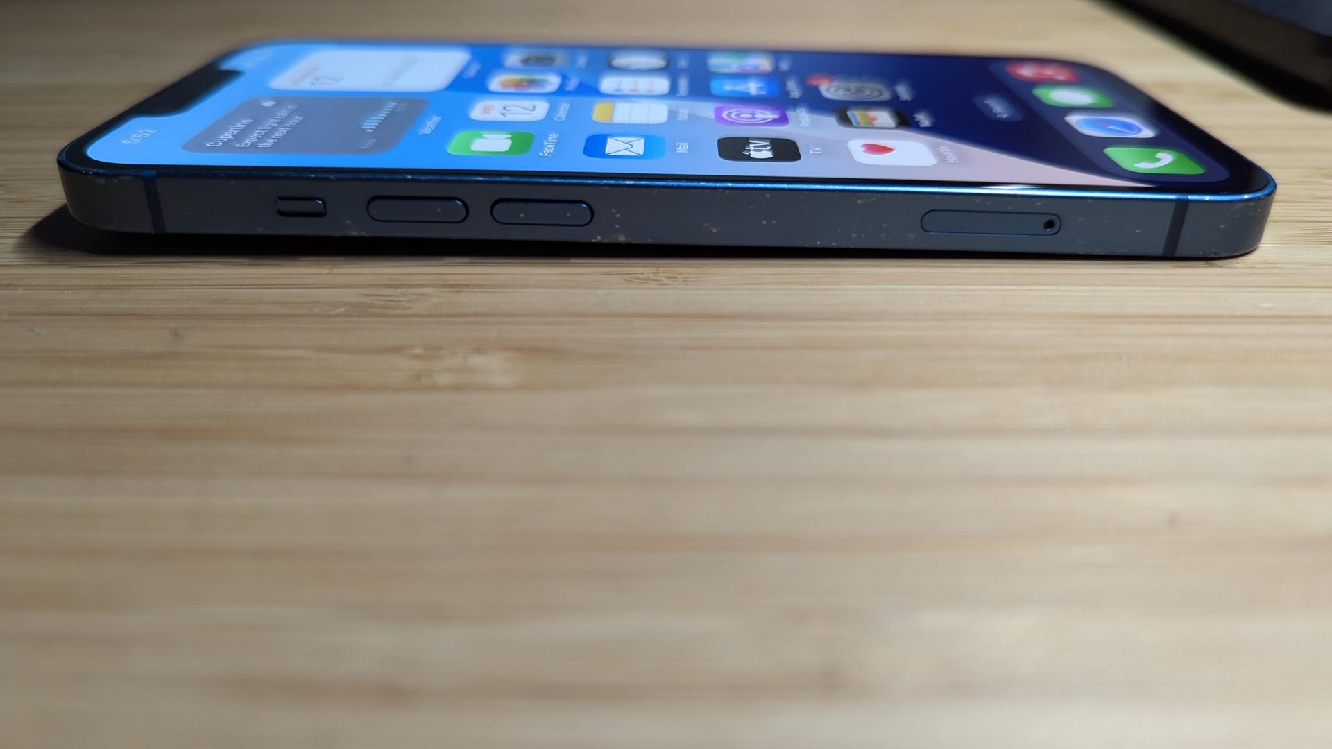 Apple iPhone 13, color Blue