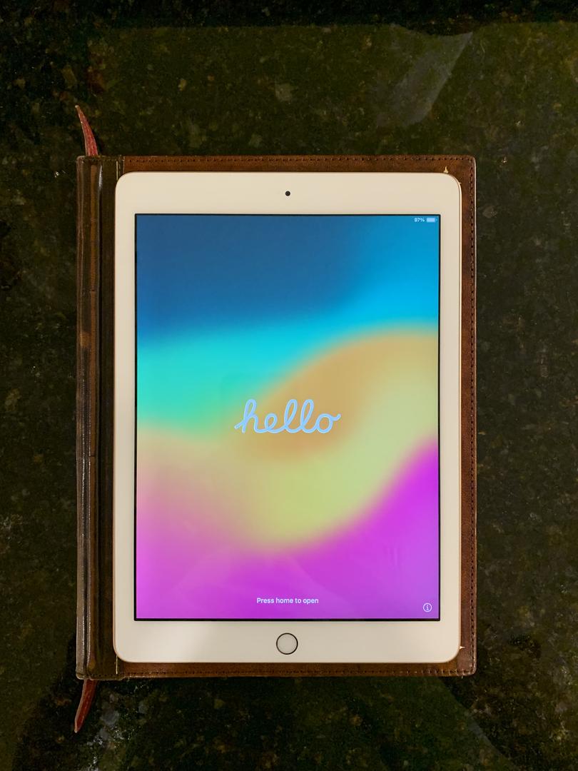 Apple iPad 6th Gen, color Gold