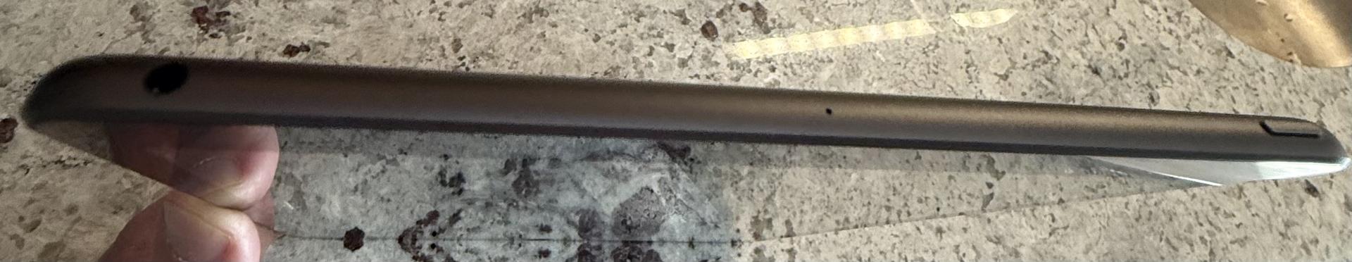 Apple iPad 7th Gen, color Gray