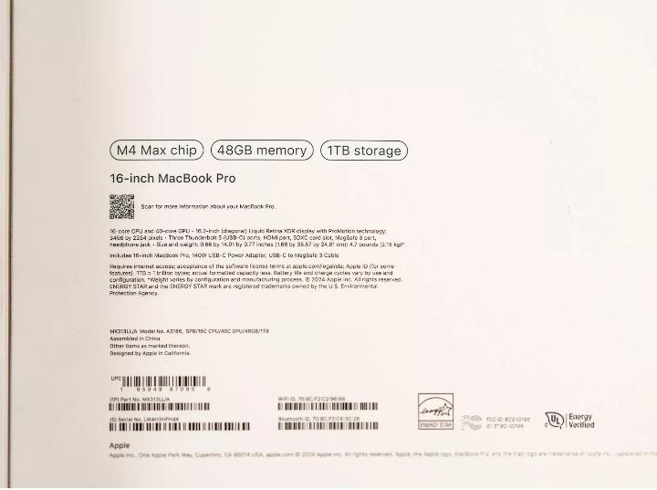 MacBook Pro 2024 - 16", color Space Black