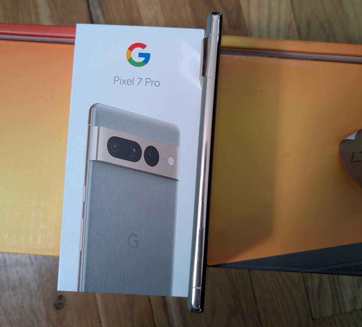 Google Pixel 7 Pro, color Hazel