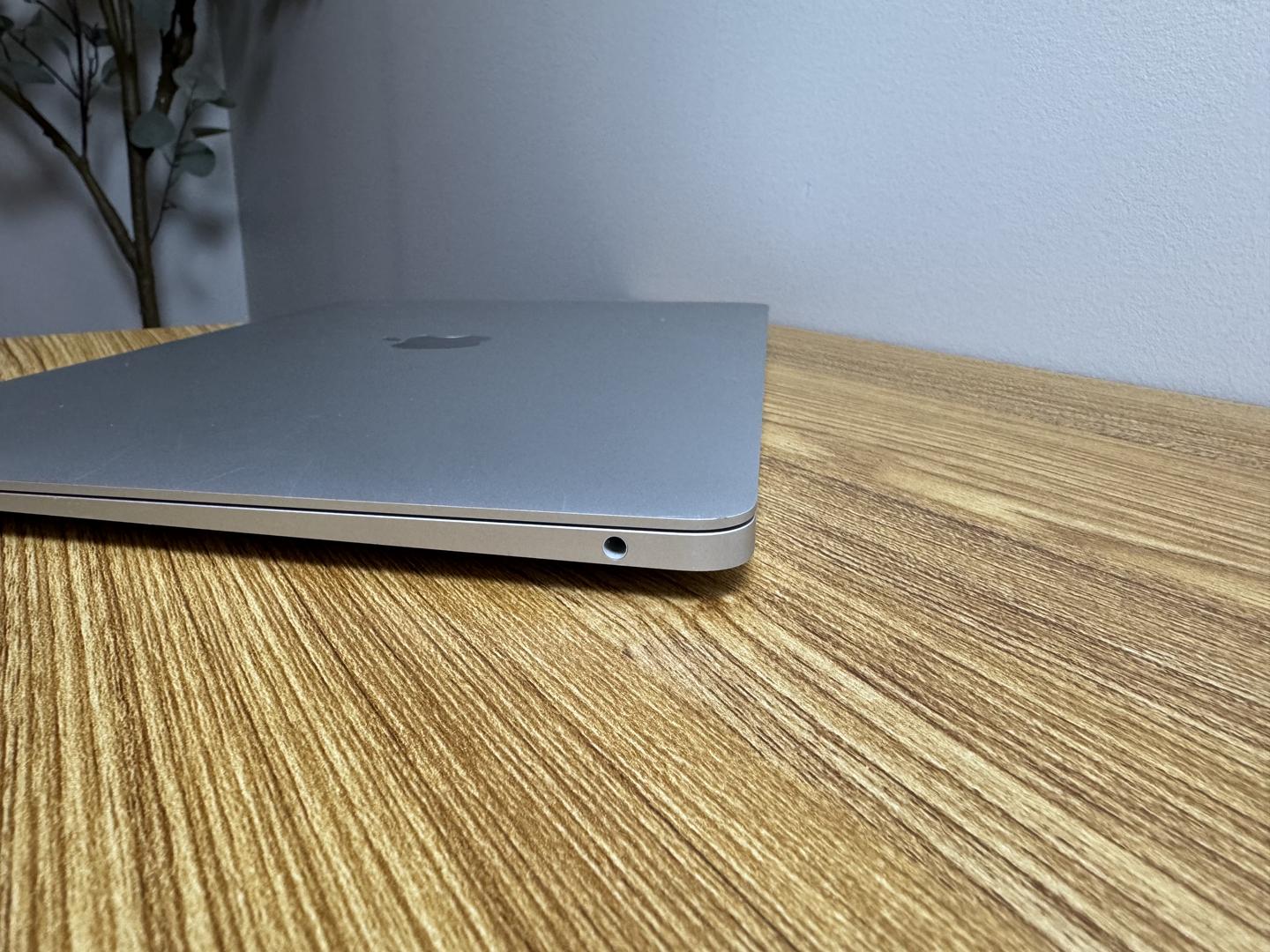 MacBook Air 2020 - 13 inch - Product Guide, Specs, Prices, and