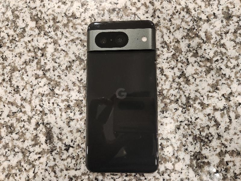 Google Pixel 8, color Obsidian