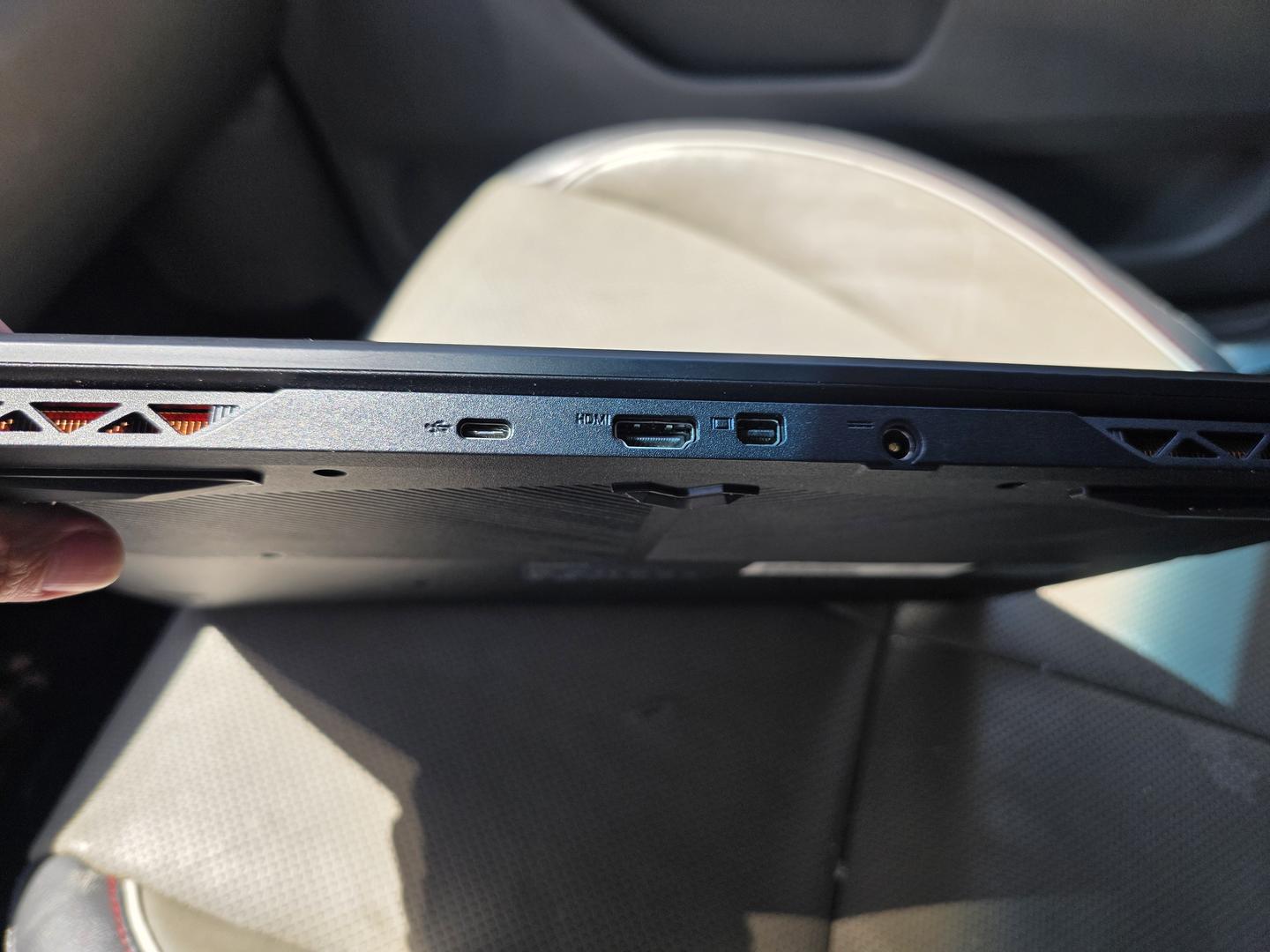 Gigabyte Laptop, color