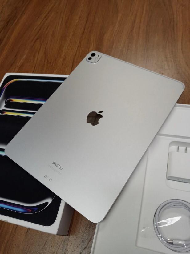 ホワイト iPad Pro 13インチ M4 512GB（2024年） iPad Pro 13 inch (M4) 2024 - Guide, Specs, Prices, and More - Swappa