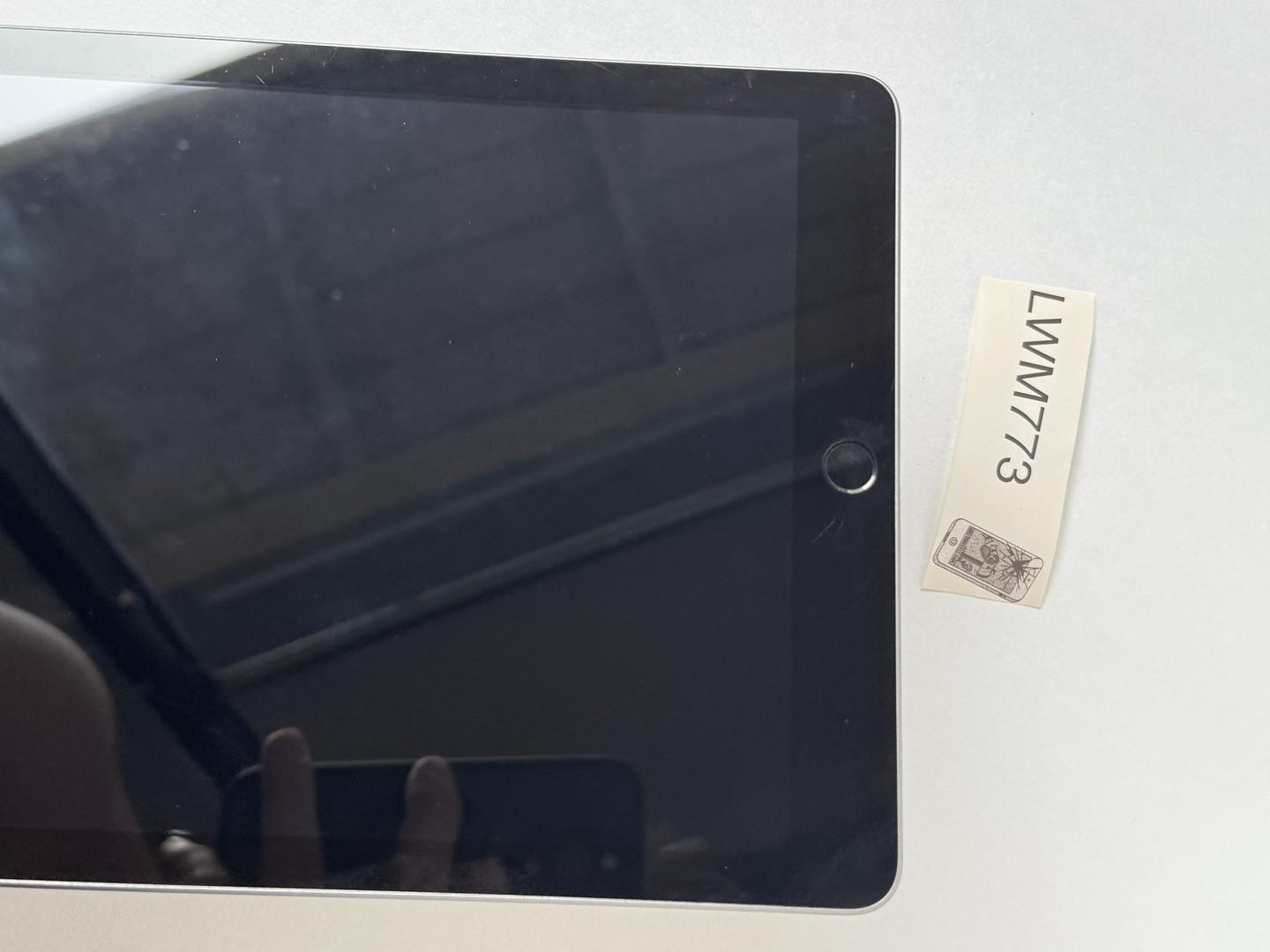 Apple iPad 6th Gen, color Gray