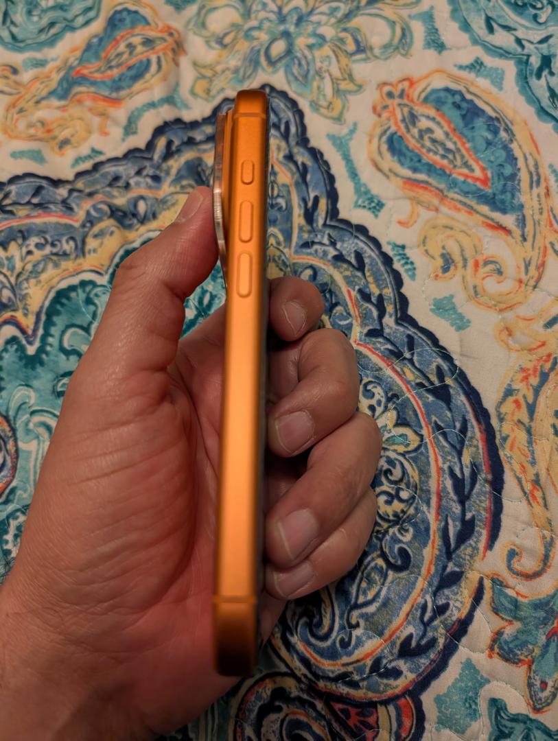 Apple iPhone 17 Pro, color Cosmic Orange
