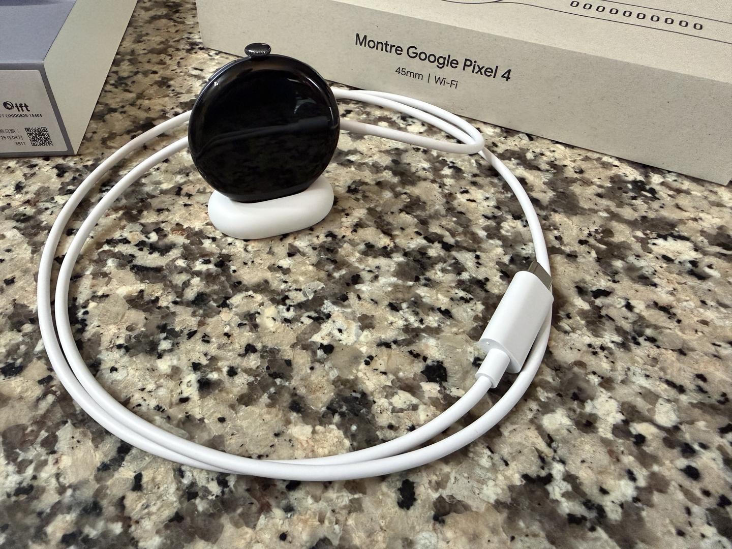 Google Pixel Watch 4, color Moonstone