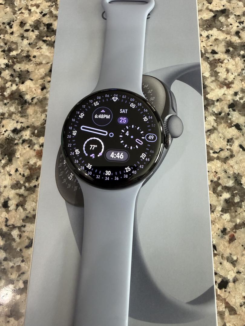 Google Pixel Watch 4, color Moonstone