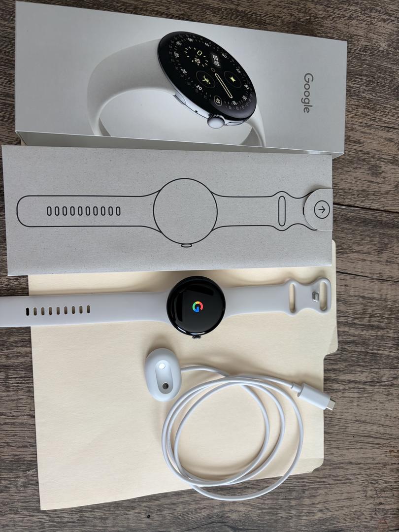 Google Pixel Watch 4, color Moonstone