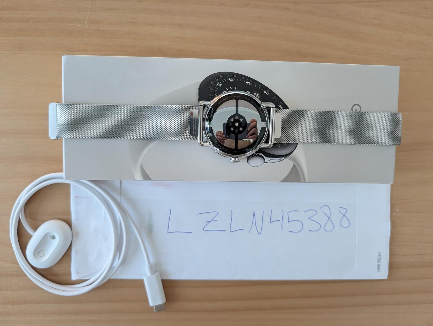 Google Pixel Watch 4, color Silver