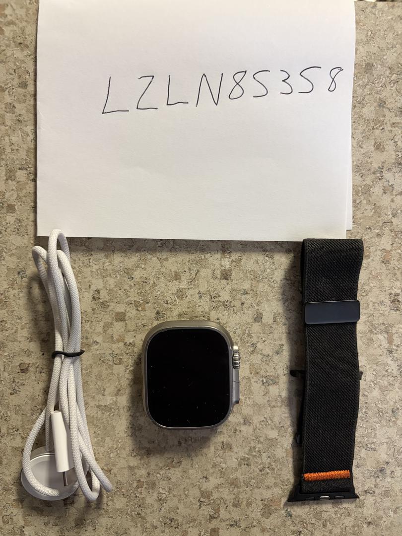 Apple Watch Ultra 49mm, color Titanium