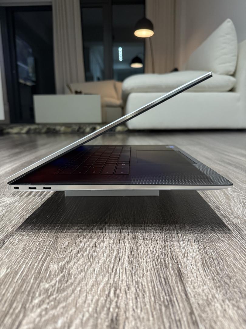 Dell XPS 17 9710 (2021), color Silver